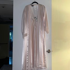Jones New York nightgown and robe. New with tags.